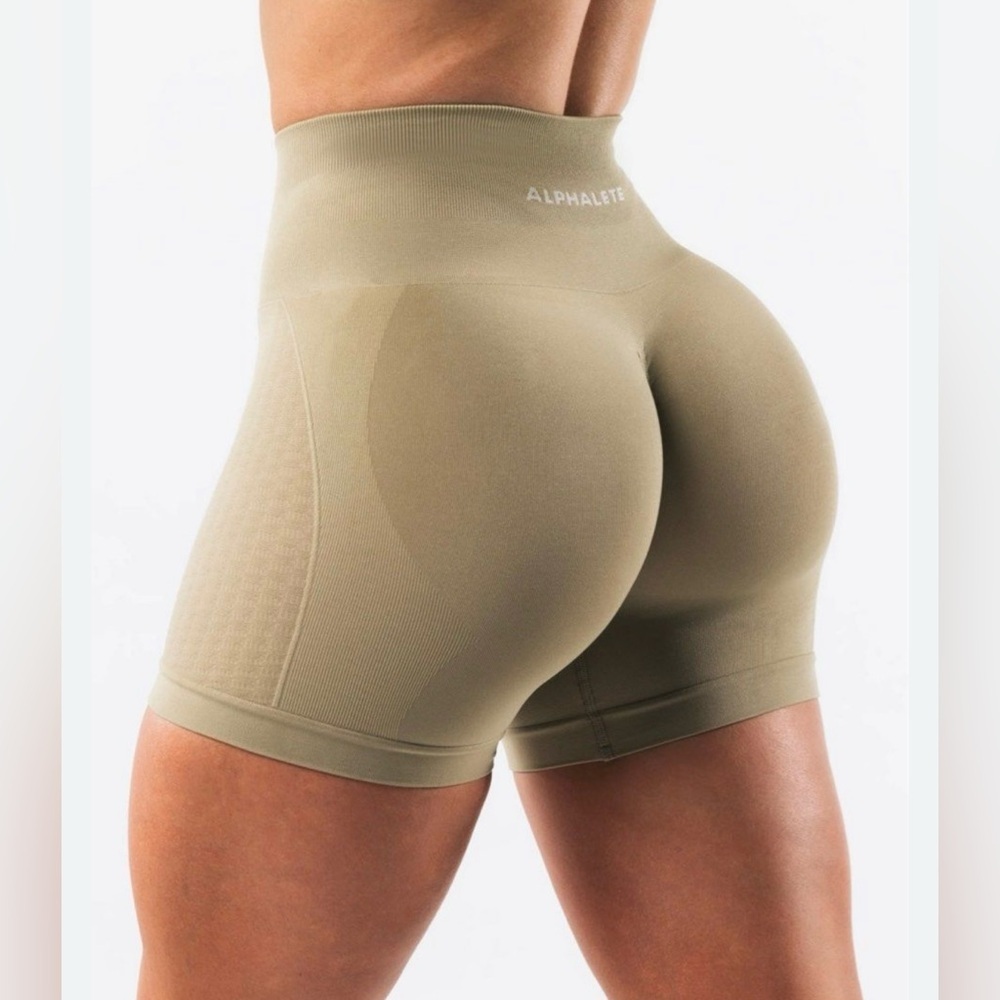 Alphalete - Amplify contour shorts 5”